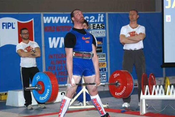 Stacco da terra Stacco da terra - Jacopo Mastrostefano, argento agli Assoluti di stacco 2011 nella cat. -105kg. con un’alzata di 285kg.