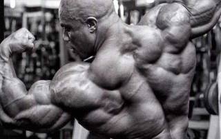 Reclutamento neuromuscolare e ipertrofia, nella foto Phil Heath